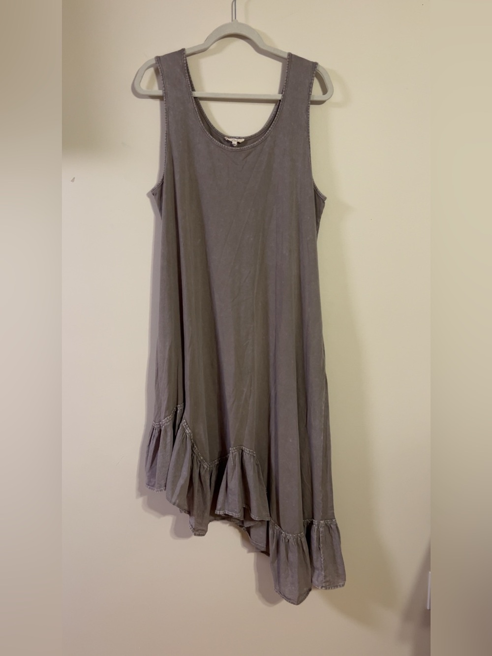 easel Scoop Neck Sleeveless Asymmetrical Ruffle Hem Dress in Mauve Gray